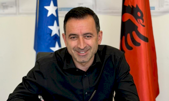 autostrada-200-milioneshe-shkup-bllace,-basha-i-gezohet-nenshkrimit,-uron-qe-rmv-t’i-ndertoje-ne-afat-10-kilometrat-e-mbetura