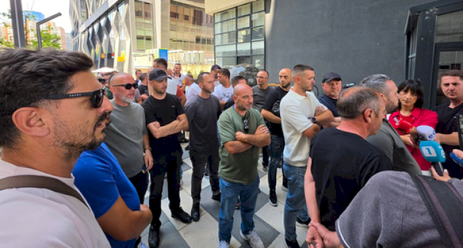 punetoret-e-prishtina-parking-protestojne-per-mospagesen-e-pagave