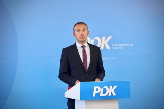 arben-mustafa-kritikon-muratin:-po-mburret-me-stagnimin-ekonomik,-jo-me-zhvillimin