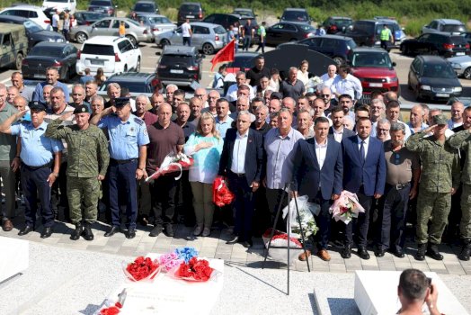 “nderim-i-perjetshem-per-luftetaret-e-lirise”-–-haradinaj-perkujton-deshmoret-e-betejes-se-morines
