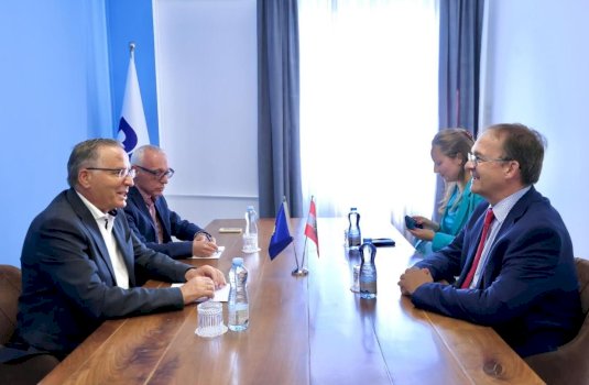 hamza-pas-takimit-me-ambasadorin-e-austrise:-kosoves-i-duhen-institucione-stabile