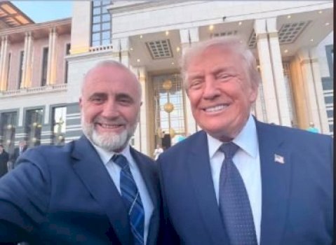 shqiptari-qe-keshillon-erdoganin-pozon-krah-trumpit-ne-ankara