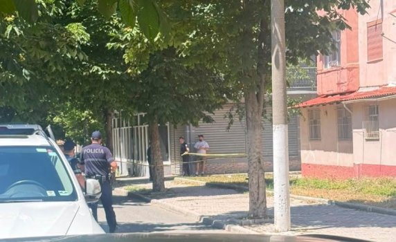 Therje me thikë në Korçë: një i ri në gjendje kritike

