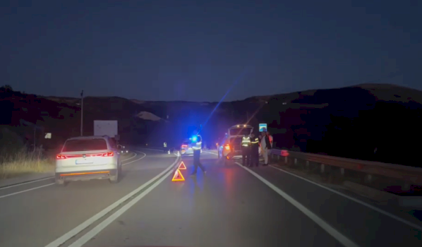 Dy të lënduar në aksident të rëndë në autostradën Levan–Tepelenë 