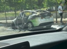 digjet-nje-taksi-ne-“rrugen-b”-ne-prishtine,-intervenojne-zjarrfikesit-dhe-policia