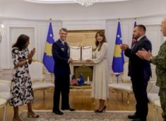 haxhiu-i-ndan-medalje-presidenciale-atasheut-amerikan-te-mbrojtjes,-ambasada-e-shba’se-falenderon-kosoven