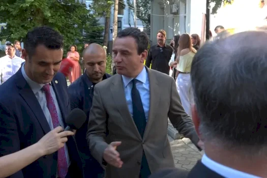 “a-eshte-vjosa-osmani-eshte-kandidate-konsensuale-per-presidente”,-kurti-s’pergjigjet