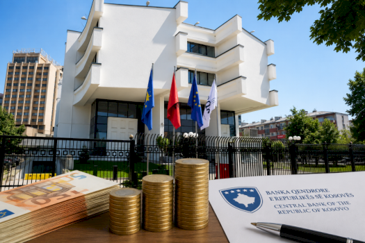 afer-7-miliarde-euro-ne-bankat-e-kosoves,-qytetaret-vazhdojne-te-shtojne-kursimet
