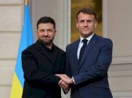macron-njofton-marreveshjen-me-ukrainen-per-blerjen-e-16-avioneve-luftarake-rafale-dhe-sistemit-samp/t