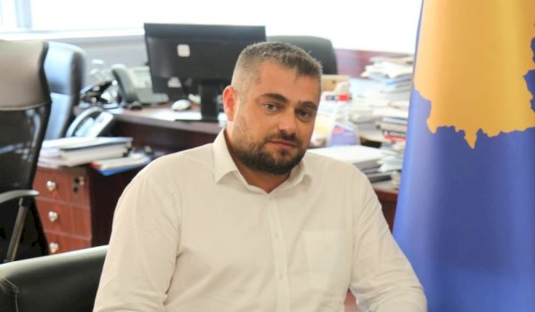 hoti-i-reagon-ministres-serbe:-edhe-babai-yt-ideologjik-millosheviqi-donte-pastrim-etnik-ne-kosove-por-perfundoi-si-kriminel-lufte