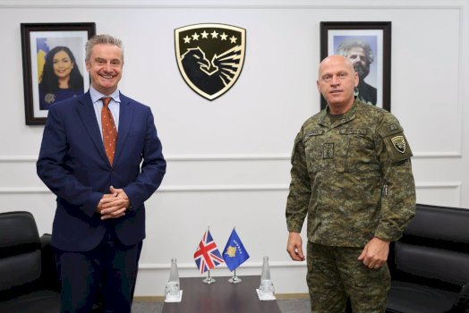 jashari-pret-ambasadorin-britanik,-diskutohet-per-sigurine-dhe-forcimin-e-bashkepunimit-me-fsk-ne