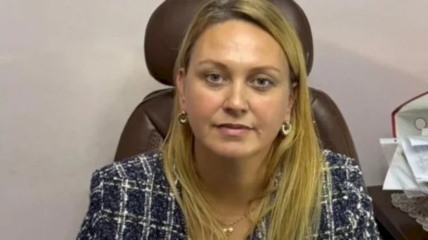dyshohet-se-u-vodhen-3-milione-euro,-shkarkohet-drejtoresha-e-postes-ne-durres