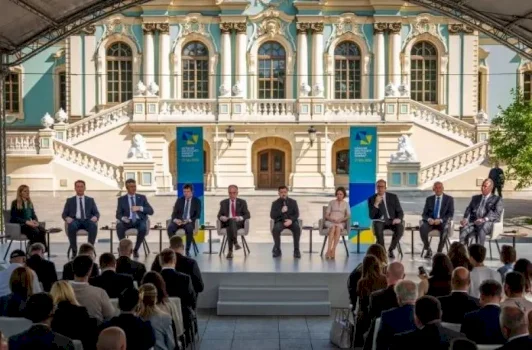 serbia-e-vetmja-refuzon-te-nenshkruaje-deklaraten-ne-samitin-e-kievit,-vuciq-hedh-poshte-sanksionet-dhe-denimin-antirus