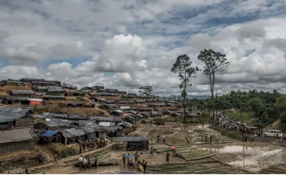 dyshohet-per-mbi-500-viktima-pas-fundosjes-se-dy-varkave-me-rohingya-ne-gjirin-e-bengalit