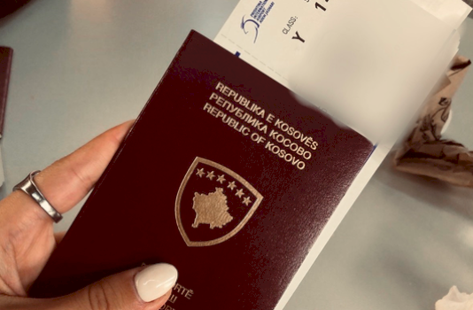 ministria-e-sportit-dhe-rinise-ndan-afro-400-mije-euro-per-bileta-aeroplani