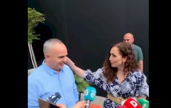 vjosa-osmani-nuk-deklarohet-pas-takimit-ne-ldk,-fton-gazetaret-per-kafe