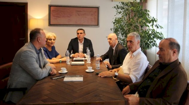 kryeprokurori-mban-takimin-e-pare-me-prokuroret:-profesionalizmi-dhe-integriteti,-kyce-per-forcimin-e-ligjit