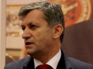 ismet-beqiri-kerkon-publikisht-largimin-e-abdixhikut:-kur-i-humb-zgjedhjet-kryetari-leshon-rruge
