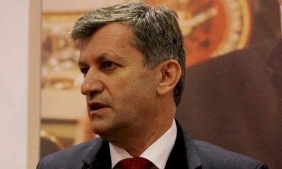 ismet-beqiri-kerkon-publikisht-largimin-e-abdixhikut:-kur-i-humb-zgjedhjet-kryetari-leshon-rruge