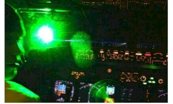 sulmohen-me-rreze-laseri-aeroplanet-mbi-lipjan,-nisin-hetimet