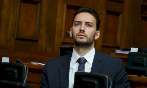deputeti-i-kuvendit-te-serbise:-nese-kryeministri-s’ka-force-per-ta-shkarkuar-paunovicin,-duhet-te-jape-doreheqje-vete