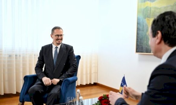 deputeti-i-zgjedhur-i-vv-se-e-poston-nje-foto-me-sveclen-nga-ujmani-pasi-u-rrenuan-11-vikendica:-veprat-flasin-vete