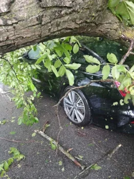 stuhia-rrezon-drunj-ne-komunen-e-shterpces,-u-demtuan-edhe-disa-automjete