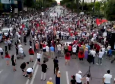 protesta-ne-tirane-ne-diten-e-52-te,-qytetaret-para-kryeministrise
