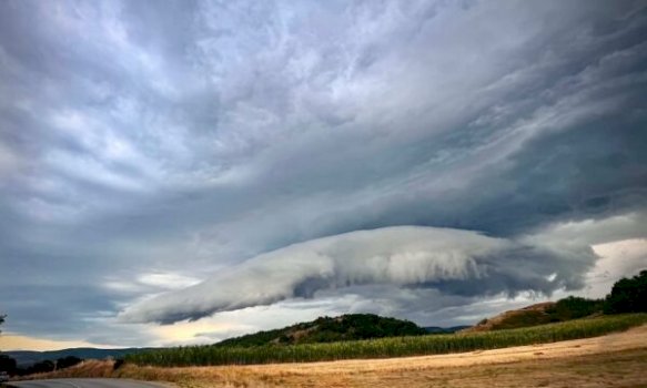 “shelf-clouds”,-lloji-i-vecante-i-reve-qe-u-paraqiten-dje-pergjate-stuhise-me-shi-e-bresher-ne-kosove