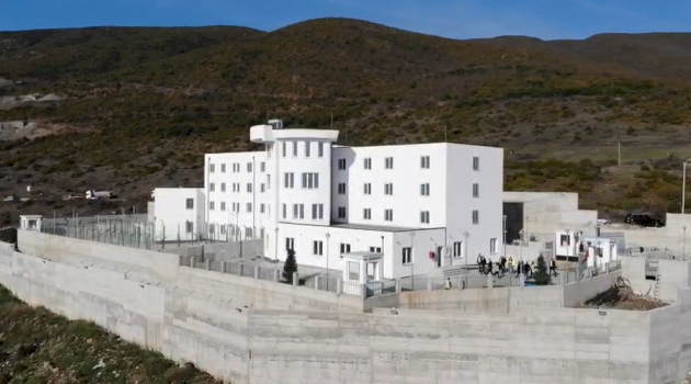1-vjecari-ne-burg-me-nenen,-e-reja-shqiptare-u-arrestua-ne-kthim-nga-gjermania