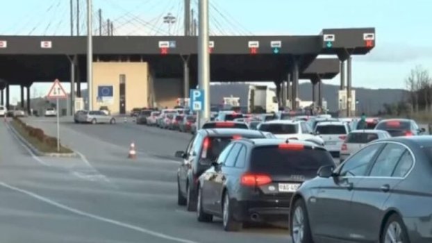 shtohet-fluksi-i-mergimtareve,-pritje-deri-ne-40-minuta-per-te-hyre-ne-kosove