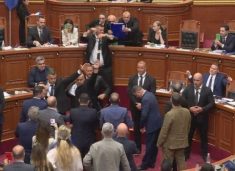 hodhi-uje-drejt-edi-rames,-deputeti-i-pd-se-perjashtohet-nga-seanca