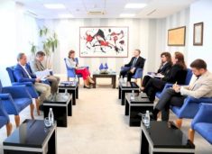 kryenegociatori-zulfaj-takon-ushtruesen-e-detyres-se-shefes-se-zyres-se-be-se-ne-kosove