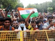 ministri-indian-i-arsimit-jep-doreheqjen-pas-protestave-masive-te-te-rinjve