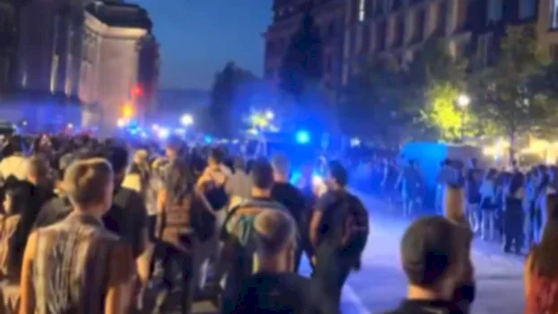 anulohet-parada-e-krenarise-ne-berlin,-vetura-shtyp-pjesemarresit-–-raportohet-per-te-lenduar