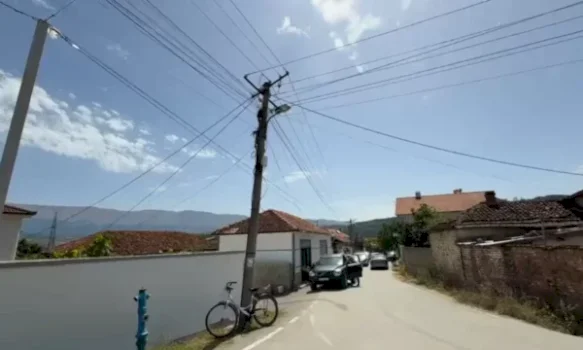 tragjedi-ne-pogradec,-elektricisti-humb-jeten-pasi-ra-ne-kontakt-me-rrymen-elektrike