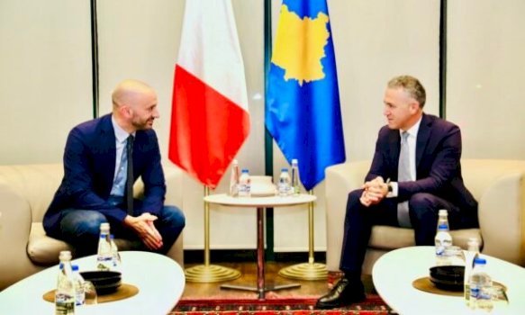 ministri-francez-per-ceshtje-te-europes-mberrin-ne-prishtine,-kurti-e-delegon-zulfajn-per-ta-pritur