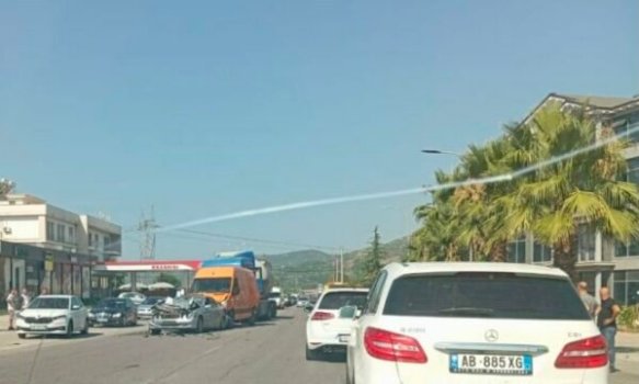 aksident-ne-elbasan,-perplasen-4-automjete
