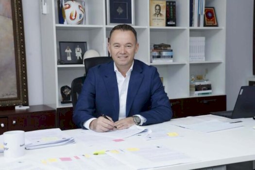 Peci nënshkruan kontratë për mirëmbajtjen e ndriçimit publik në Mitrovicë
