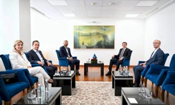 delegacioni-i-shqiptareve-te-amerikes-flet-me-kurtin-per-gazin-amerikan