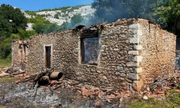 ngjarje-tragjike-ne-shkoder,-dyshohet-se-nena-24-vjecare-vdiq-bashke-me-dy-femijet-e-vegjel-pasi-zjarri-kaploi-shtepine