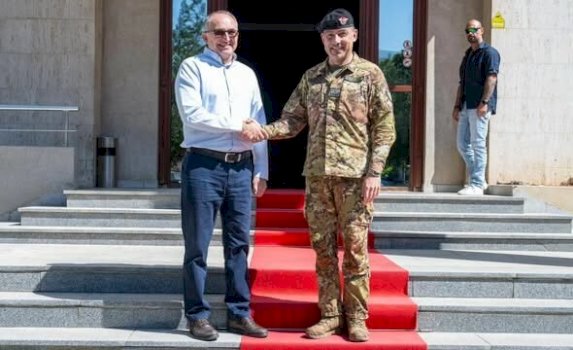 totaj-pret-ne-takim-zevendeskomandantin-e-kfor’it,-flasin-per-ceshtjet-qe-ndikojne-komunitetin-lokal