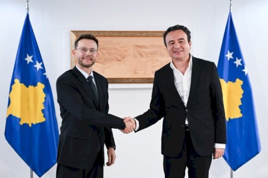 kurti-pret-studiuesin-ardian-jusufi,-diskutojne-avancimin-e-inteligjences-artificiale-dhe-robotikes-ne-kosove