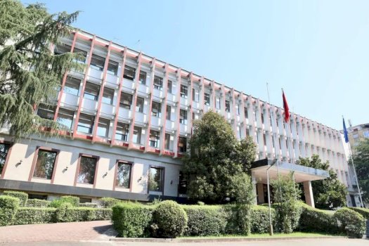 shqiperia-mbeshtet-hetimet-per-varrezen-masive-ne-kalluder