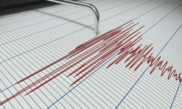 termet-me-magnitude-4.7-afer-napolit-ne-itali,-shkaktohen-nderprerje-te-rrymes-dhe-deme-ne-ndertesa