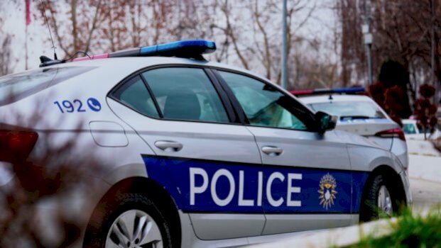 arrestohet-nje-person-ne-suhareke,-dyshohet-se-plagosi-djalin-e-tij-me-arme-zjarri
