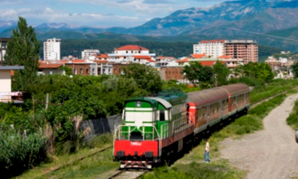 pas-vdekjes-se-gruas-qe-u-godit-nga-treni,-trainkos-anulon-per-sot-linjat-peje-prishtine