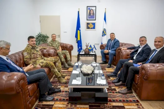 siguria-ne-kosove,-komandanti-i-kfor-it-takohet-me-drejtorin-e-policise