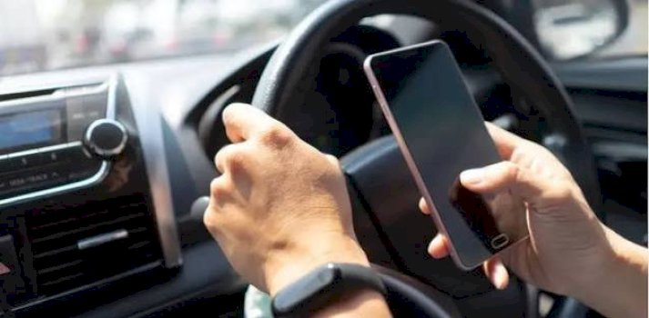 policia-ne-ferizaj-shqipton-281-gjoba-ndaj-shofereve-per-perdorimin-e-telefonit-gjate-ngasjes