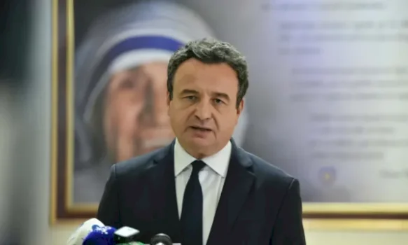 u-kritikua-qe-i-referohet-si-aak,-kurti-thote-se-tash-e-tutje-do-i-referohet-si-aleanca:-me-rendesi-gjini-te-takohet-me-mua